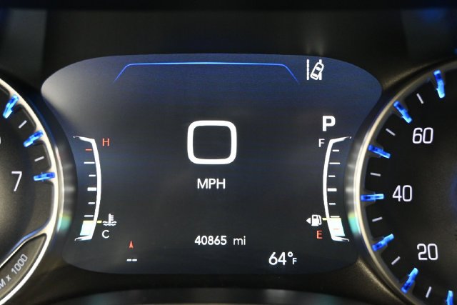 Used 2024 Chrysler Pacifica Touring-L FWD image 11