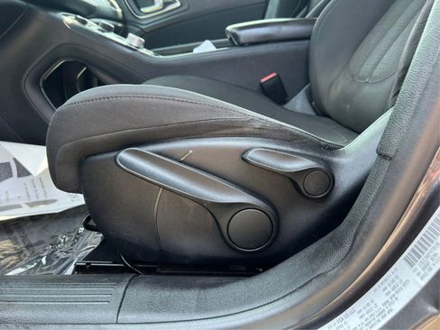 Used 2015 Chrysler 200 Limited image 26