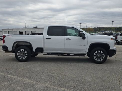 Used 2025 Chevrolet Silverado 2500 Custom w/ Custom Value Package image 6