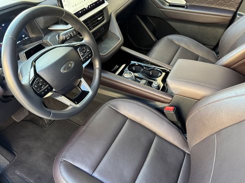 Used 2025 Ford Explorer Platinum w/ LUX Leather Package AWD/4WD image 10