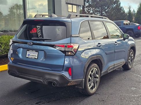 Used 2025 Subaru Forester Limited image 7