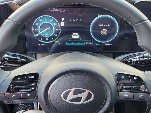 Certified 2025 Hyundai Elantra SEL FWD image 11