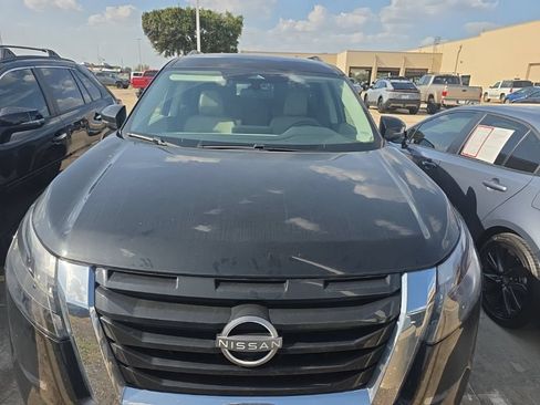 Used 2024 Nissan Pathfinder SV FWD image 8