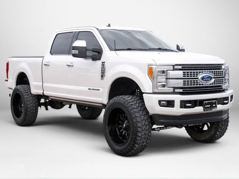 Used 2019 Ford F250 Platinum w/ Platinum Ultimate Package AWD/4WD image 4