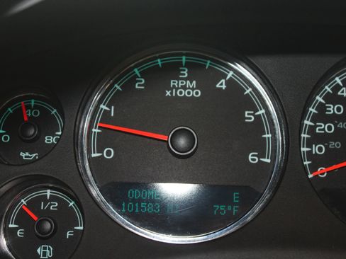 Used 2011 Chevrolet Avalanche LTZ image 13