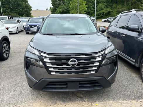 Certified 2024 Nissan Rogue SV FWD image 2
