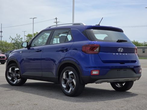 Used 2023 Hyundai Venue Limited FWD image 14