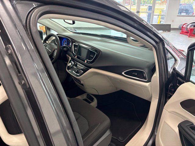 Used 2023 Chrysler Voyager LX FWD image 22