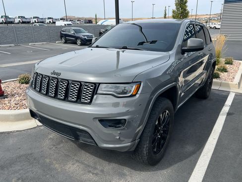 Used 2020 Jeep Grand Cherokee Altitude AWD/4WD image 1