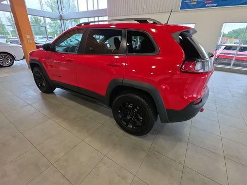 Used 2019 Jeep Cherokee Trailhawk AWD/4WD image 13