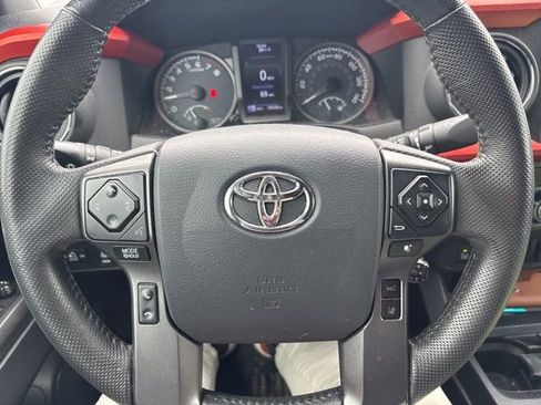Used 2019 Toyota Tacoma TRD Off-Road w/ Technology Package image 8