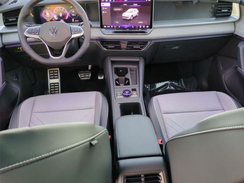 New 2026 Volkswagen Tiguan SE R-Line image 17