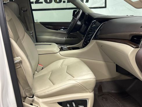 Used 2017 Cadillac Escalade ESV Premium Luxury image 15