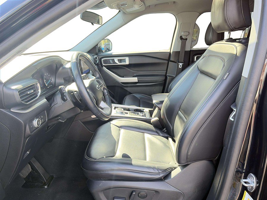 Used 2021 Ford Explorer XLT w/ Equipment Group 202A AWD/4WD image 15