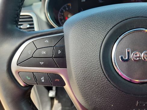 Certified 2021 Jeep Grand Cherokee Laredo X AWD/4WD image 18