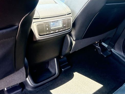 Used 2018 Toyota Highlander XLE FWD image 28