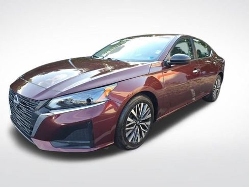 Used 2024 Nissan Altima 2.5 SV FWD image 8