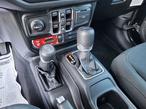 New 2025 Jeep Gladiator Willys image 16