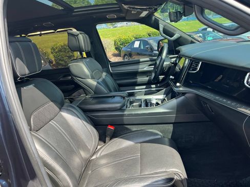Used 2022 Jeep Grand Wagoneer Series II AWD/4WD image 41