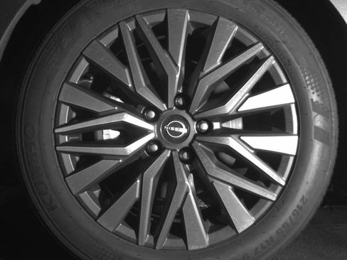 Used 2025 Nissan Altima 2.5 SV FWD image 9