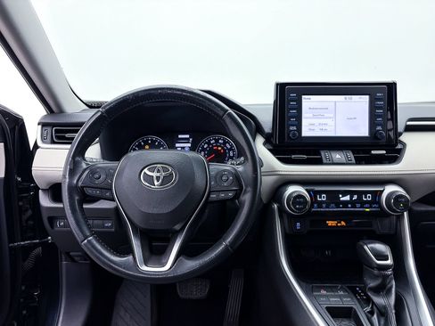 Used 2019 Toyota RAV4 XLE Premium w/ Carpet Mat Package FWD image 3