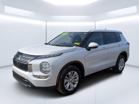 Used 2025 Mitsubishi Outlander ES FWD image 7