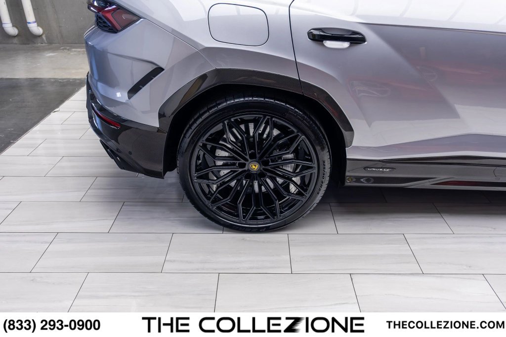 Used 2026 Lamborghini Urus SE AWD/4WD image 32