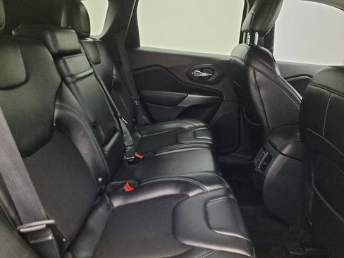 Used 2019 Jeep Cherokee Latitude Plus FWD image 19