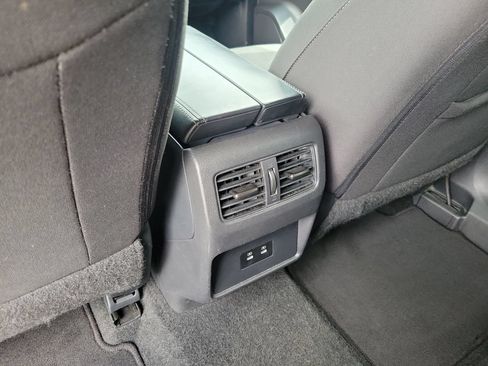Used 2025 Nissan Rogue SV FWD image 11