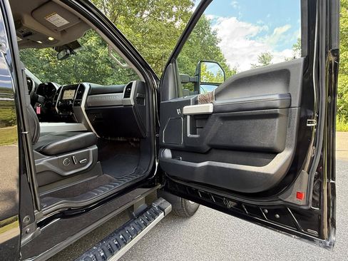 Used 2019 Ford F350 Lariat w/ Chrome Package AWD/4WD image 22
