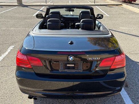 Used 2011 BMW 328i Convertible image 3
