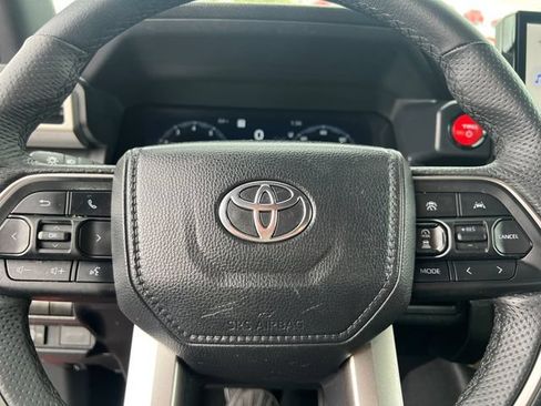 Used 2025 Toyota Tacoma TRD Off-Road AWD/4WD image 28