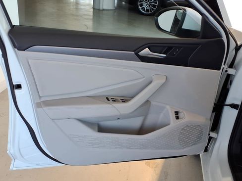 Certified 2023 Volkswagen Jetta SE w/ Panoramic Sunroof Package FWD image 10