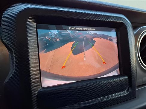 Used 2020 Jeep Wrangler Unlimited Sahara image 19