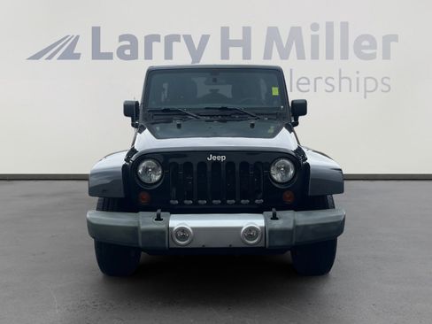 Used 2012 Jeep Wrangler Unlimited Sahara w/ Connectivity Group image 8