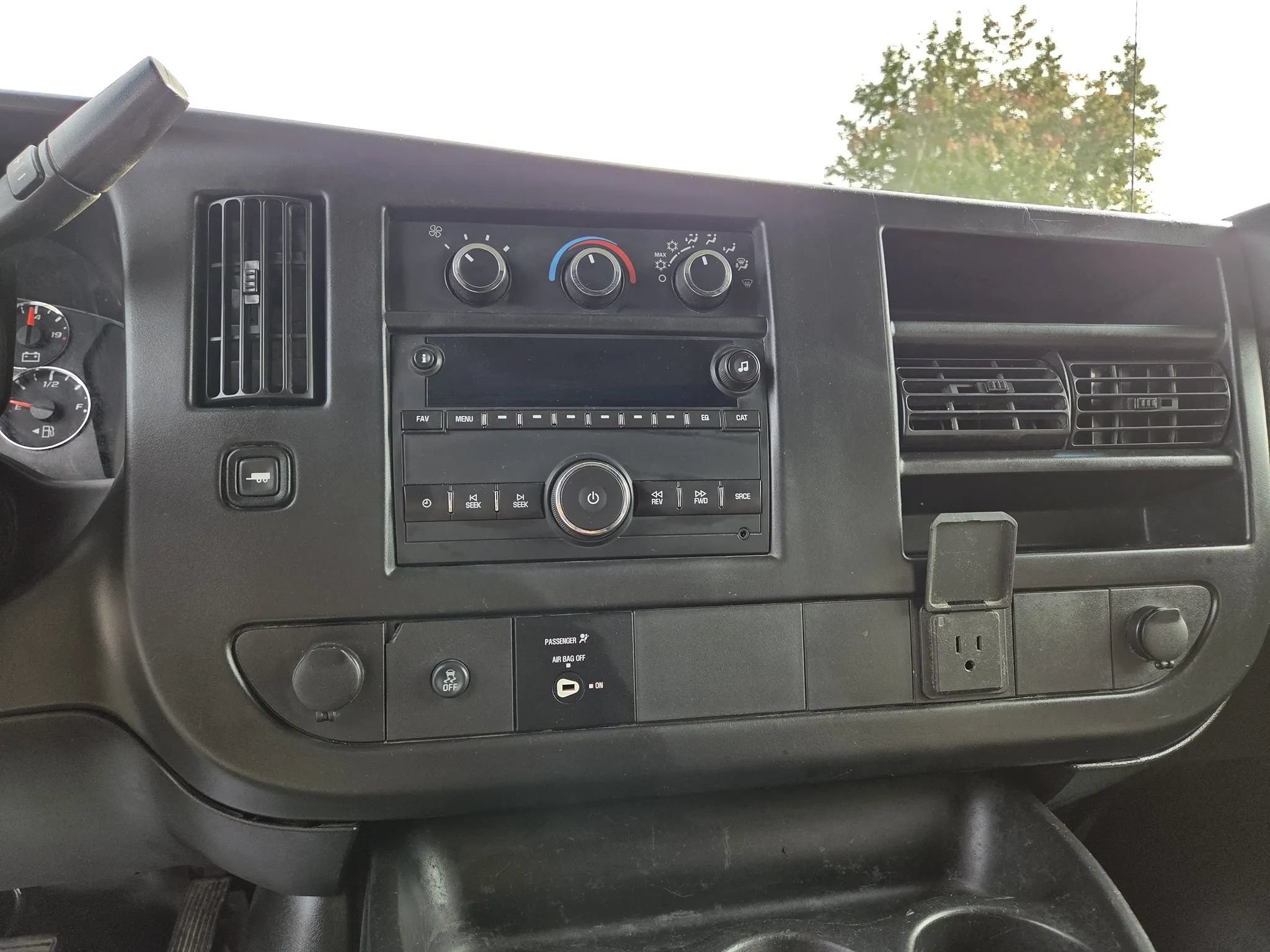 Used 2015 GMC Savana 3500 RWD image 12