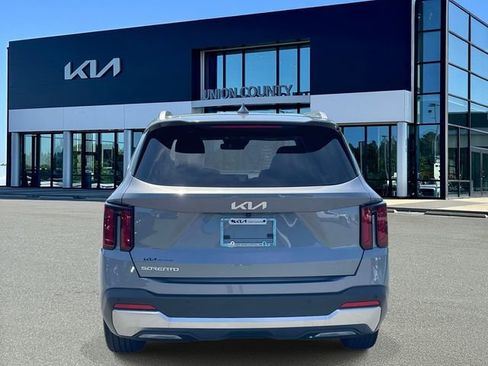 Used 2025 Kia Sorento EX FWD image 5