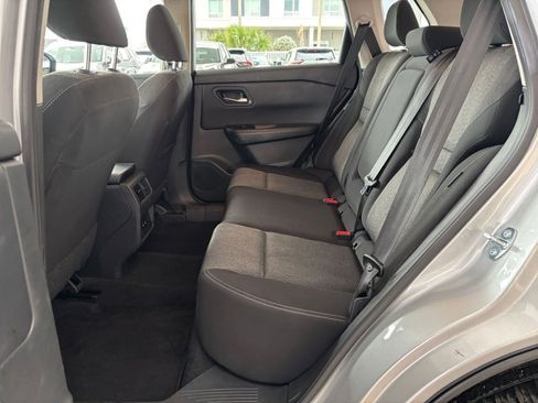 Used 2025 Nissan Rogue SV image 28