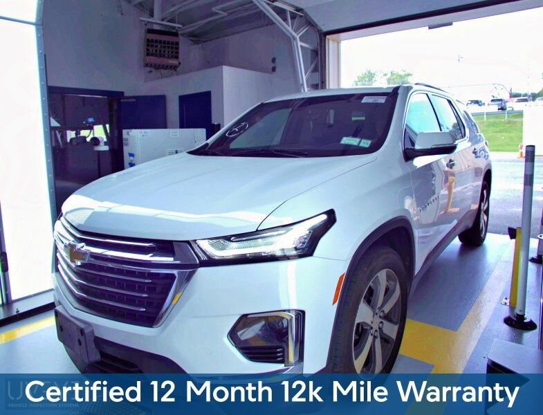 Used 2023 Chevrolet Traverse LT w/ LT Premium Package AWD/4WD image 2