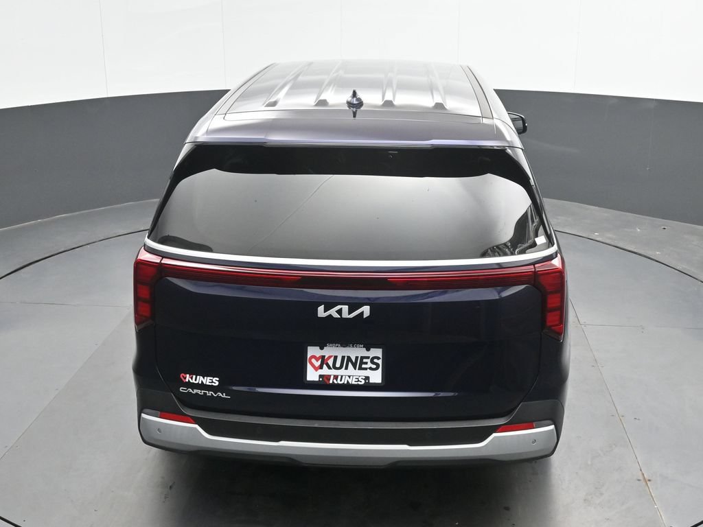 Used 2025 Kia Carnival FWD image 31