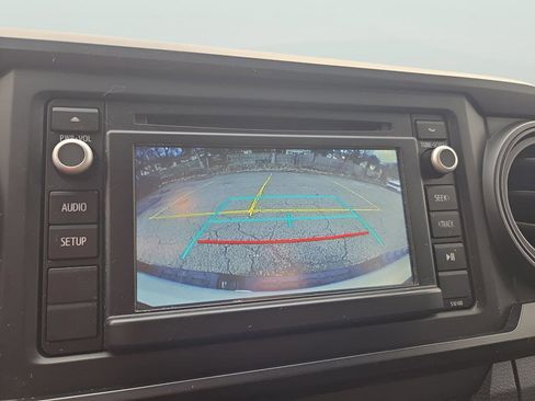 Used 2017 Toyota Tacoma SR image 29