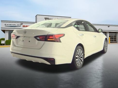 Used 2025 Nissan Altima 2.5 SV FWD image 4