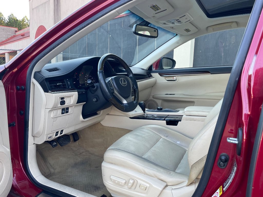 Used 2014 Lexus ES 350 w/ Premium Package FWD image 2