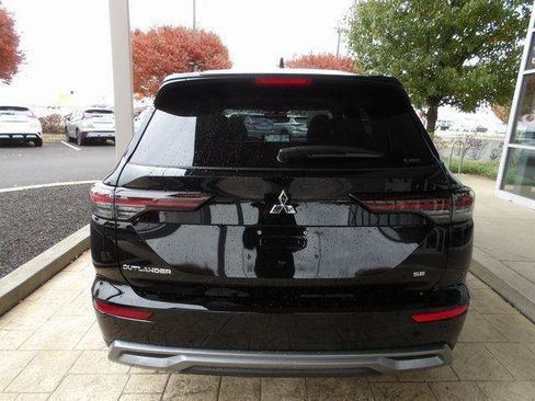 New 2025 Mitsubishi Outlander SE image 6