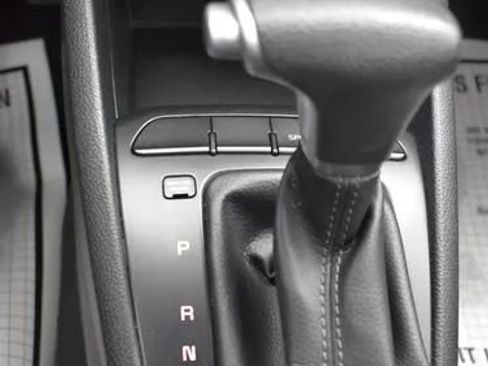 Used 2023 Kia Rio S image 32