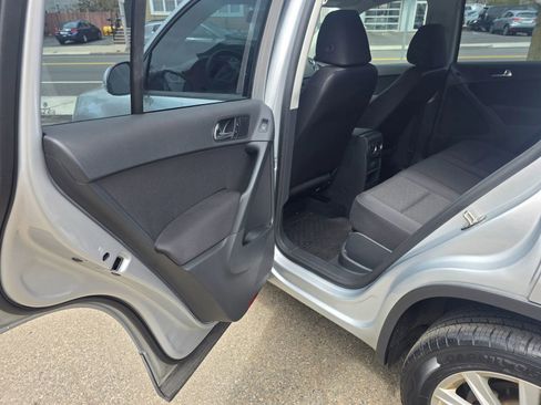 Used 2018 Volkswagen Tiguan Limited w/ Premium Package AWD/4WD image 10