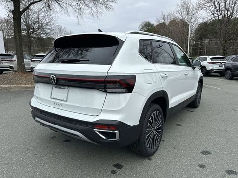New 2026 Volkswagen Taos SE image 5