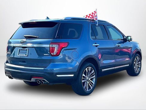 Used 2019 Ford Explorer Platinum AWD/4WD image 3