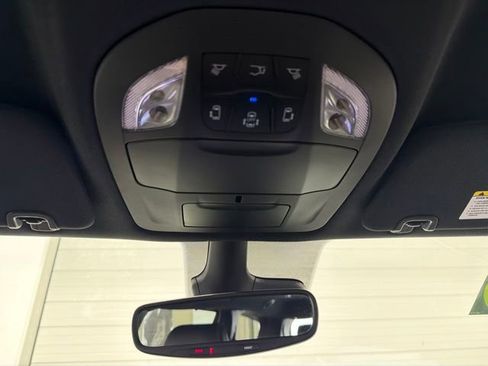 Used 2025 Chrysler Pacifica Select FWD image 19