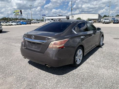 Used 2015 Nissan Altima 2.5 SV w/ Convenience Package image 4